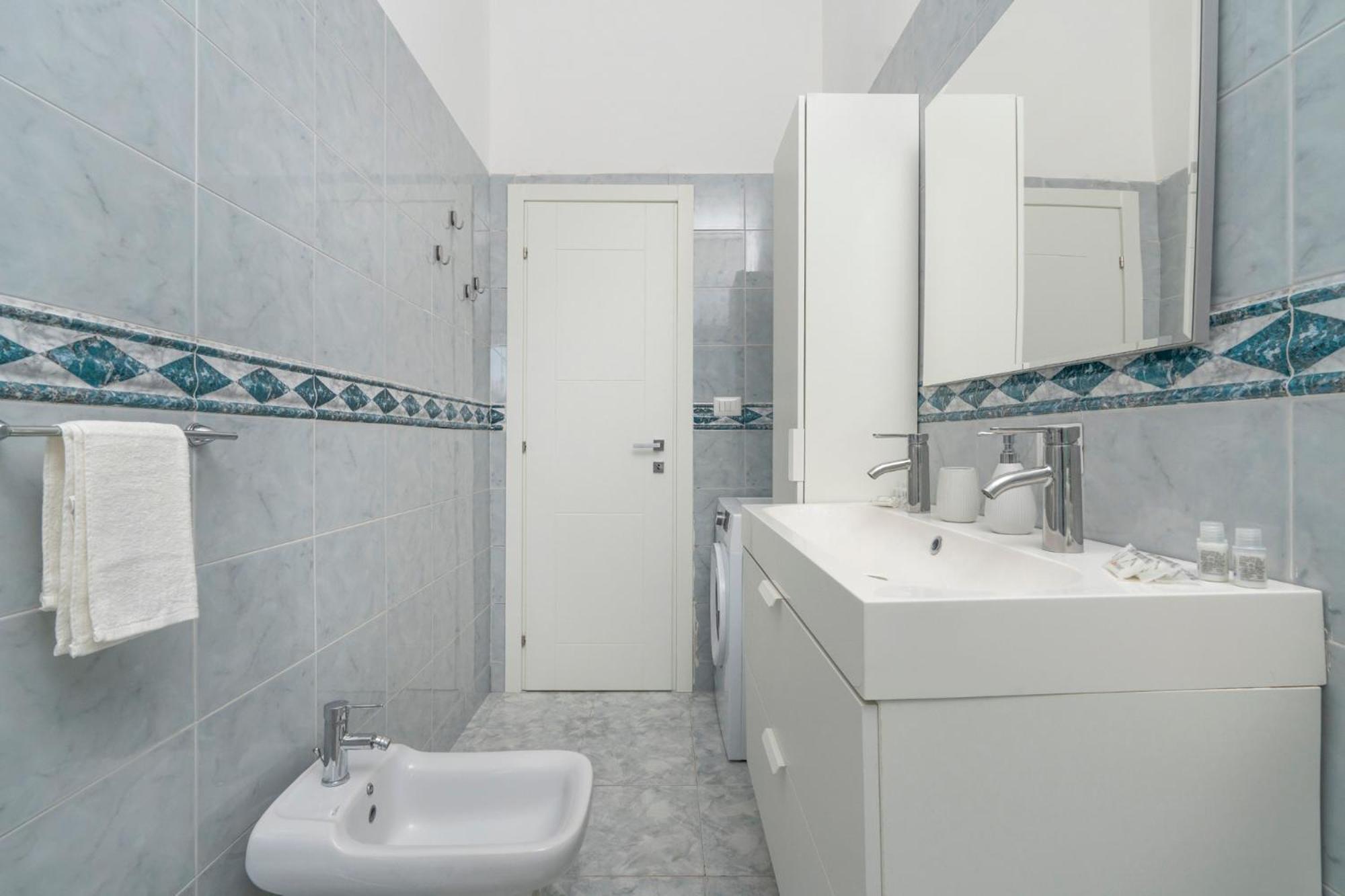 Vista Duomo Apartment Наполи Екстериор снимка
