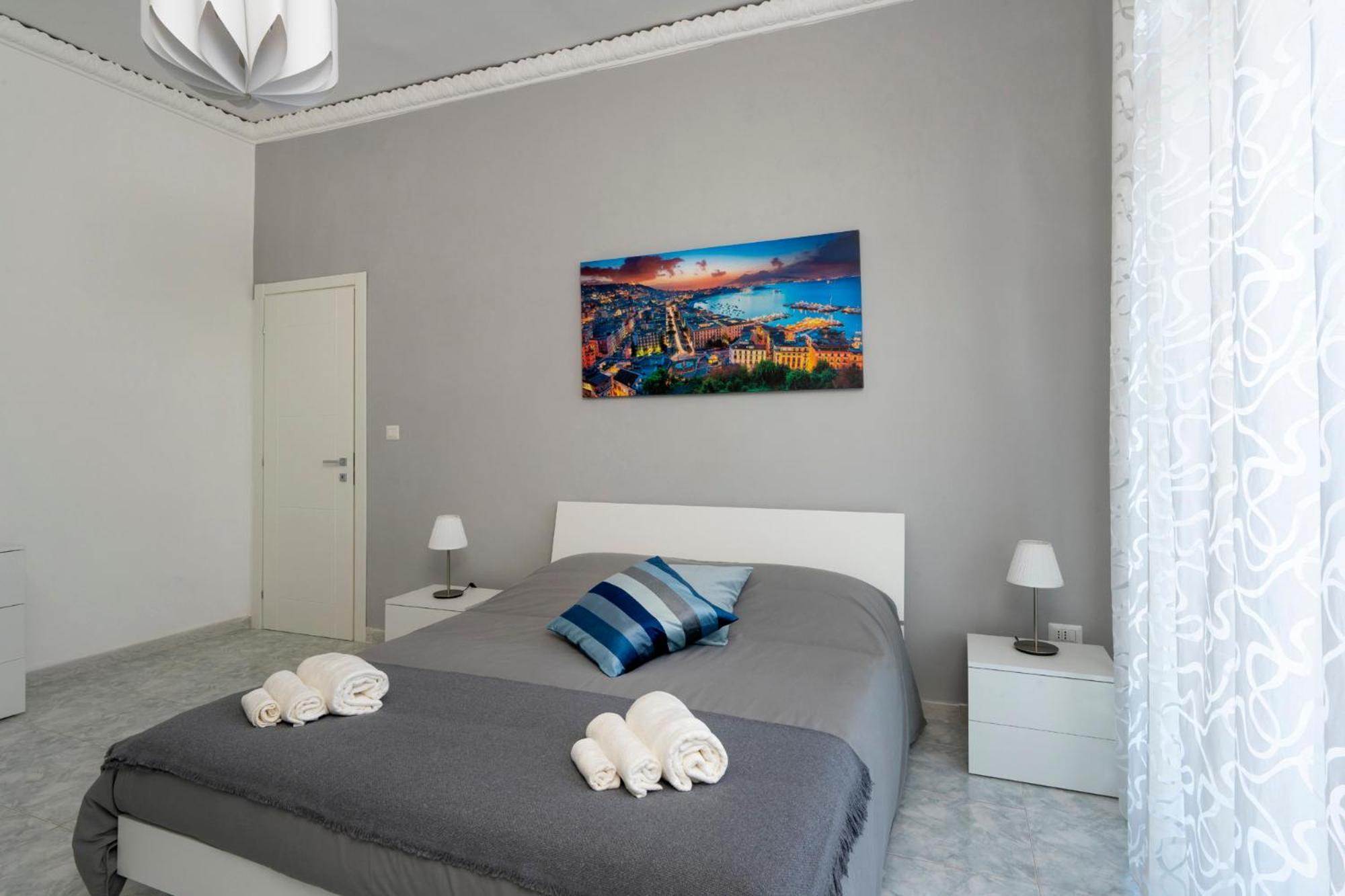 Vista Duomo Apartment Наполи Екстериор снимка
